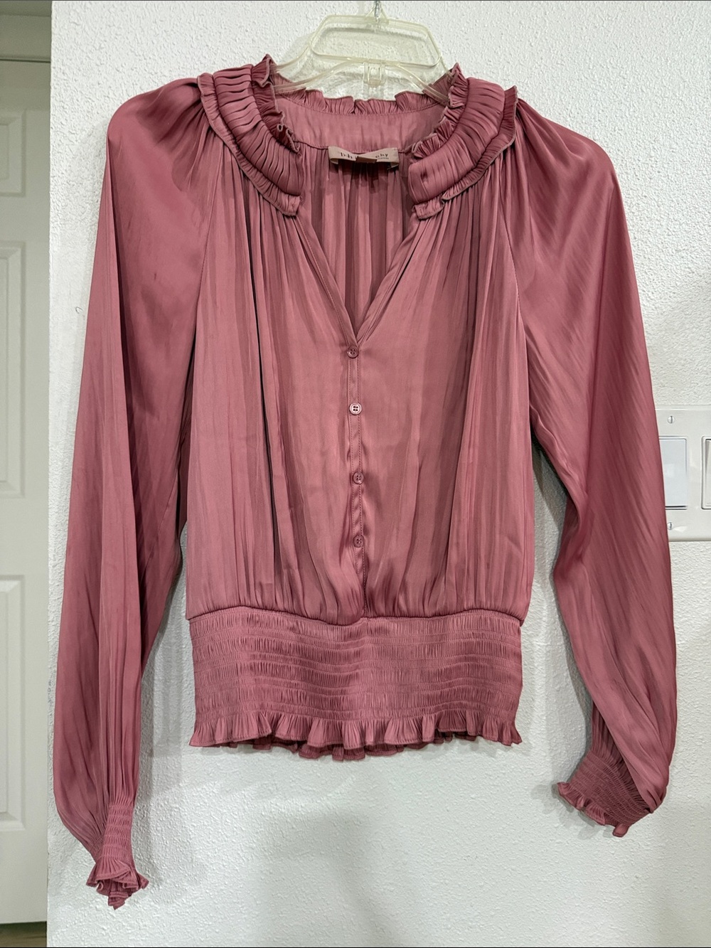 Philosophy Ruffled V-Neck Blouse in Rose Mauve
